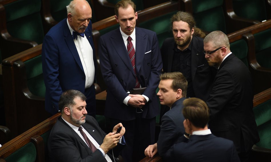 Wprost.pl: Gigantyczne pensje liderów Konfederacji. "Mogło dojść do bezpodstawnego wzbogacenia się"