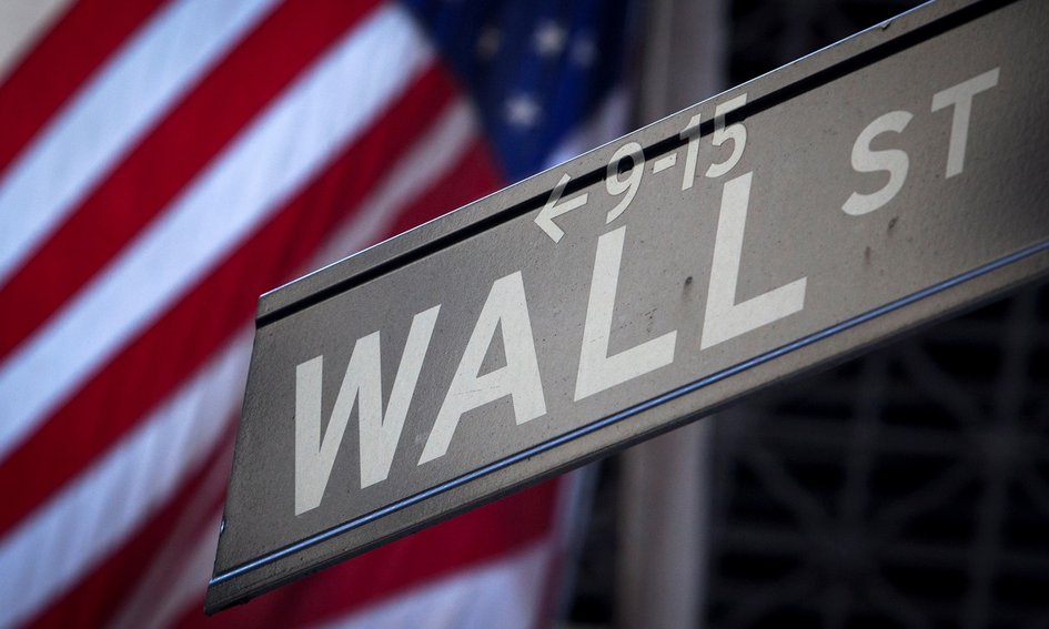 Nasdaq z rekordem, Dow Jones w dół. Akcje Tesli tanieją