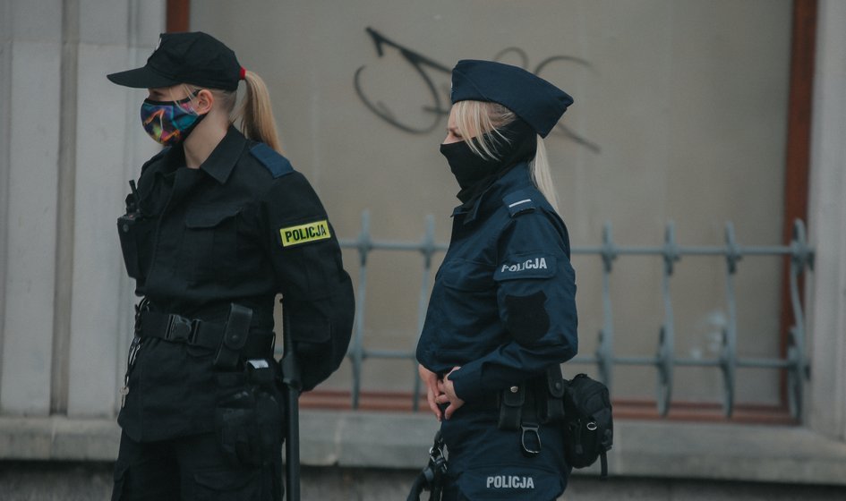 Ostatniej doby ukarano ponad 3,7 tys. osób za brak maseczki