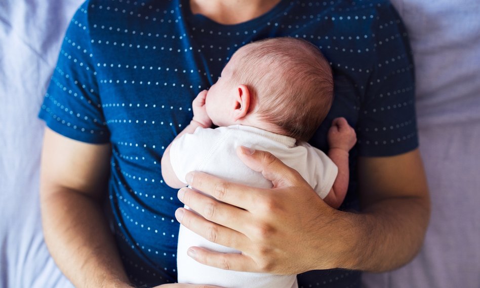 Urlop ojcowski wydłużony z 2 do 6 tygodni? Nowe postulaty Lewicy