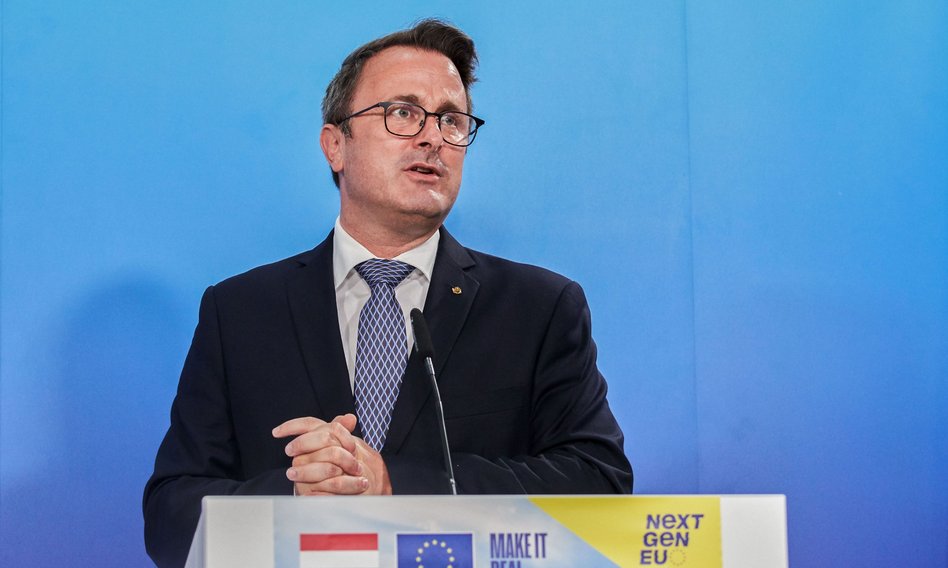 Premier Luksemburga zakażony. Na szczycie UE miał styczność z Angelą Merkel