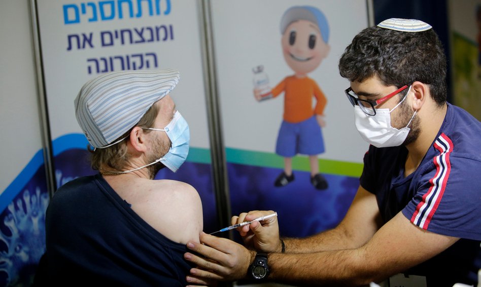 Izrael: 80 proc. zaszczepionych, którzy zakazili się wirusem, nie infekowało innych
