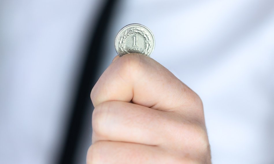 Chcesz zainwestować oszczędności? Uważaj na "superokazje". UOKiK radzi, na co zwrócić uwagę przy zakupie akcji lub obligacji