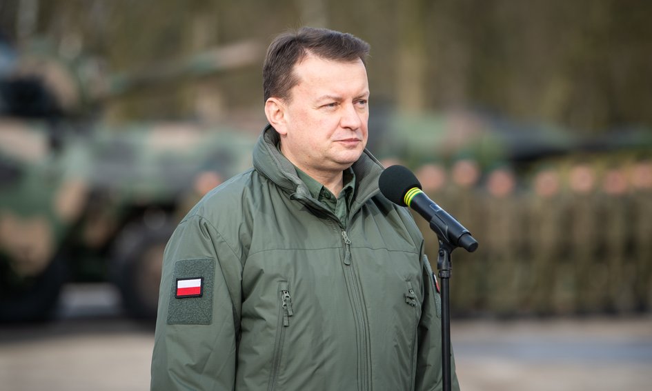 Szef MON: Po wprowadzeniu stanu wyjątkowego przy granicy z Białorusią zagrożenie prowokacjami spadło