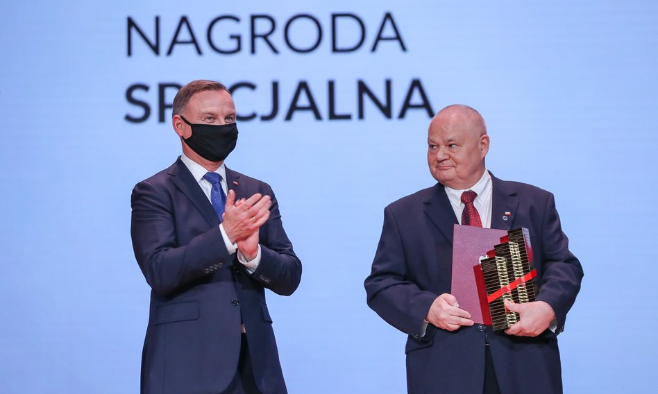 Prezes NBP Adam Glapiński otrzymał nagrodę specjalną od prezydenta Dudy