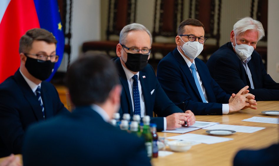 Premier i minister zdrowia nie dopełnili obowiązków? Posłowie zawiadamiają prokuraturę