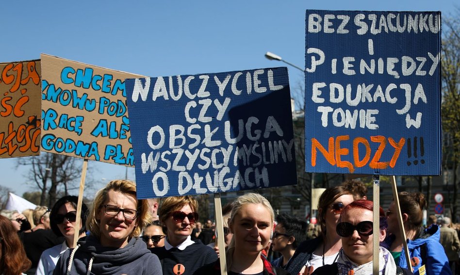 Zarobki nauczycieli. ZNP proponuje wzrost kwoty bazowej o 700 zł