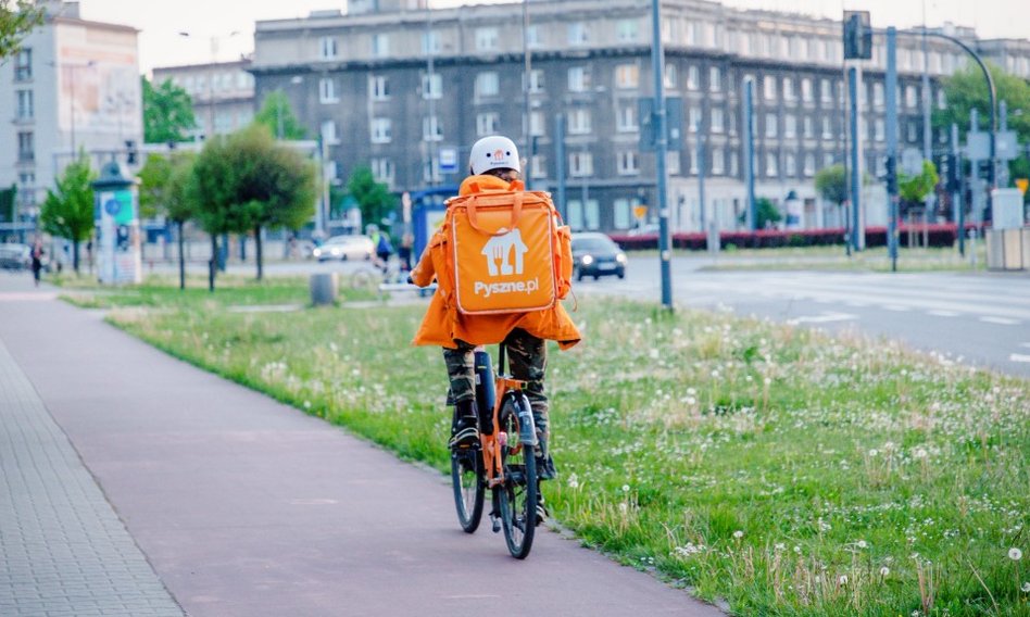 Pyszne.pl poza jedzeniem dostarczy też zakupy