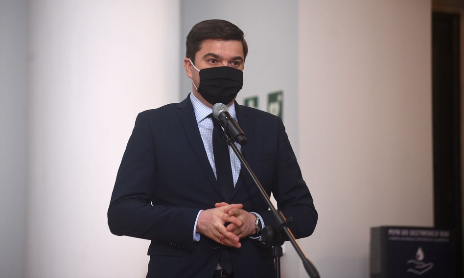 Andrusiewicz: Ministrowie Niedzielski i Czarnek nadal rozmawiają o obowiązkowych szczepieniach nauczycieli