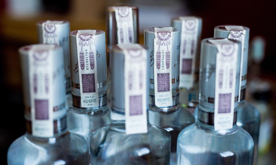 Wódka i papierosy będą droższe. Akcyza w 2023 r. w górę