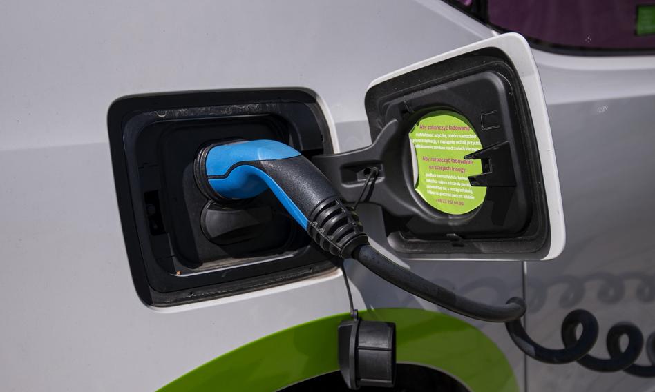 Koniec aut spalinowych? To może oznaczać impuls inwestycyjny dla Polski