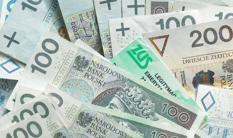 Rekordowe wpływy do FUS dzięki rosnącym wynagrodzeniom i zatrudnieniu. Raport ZUS