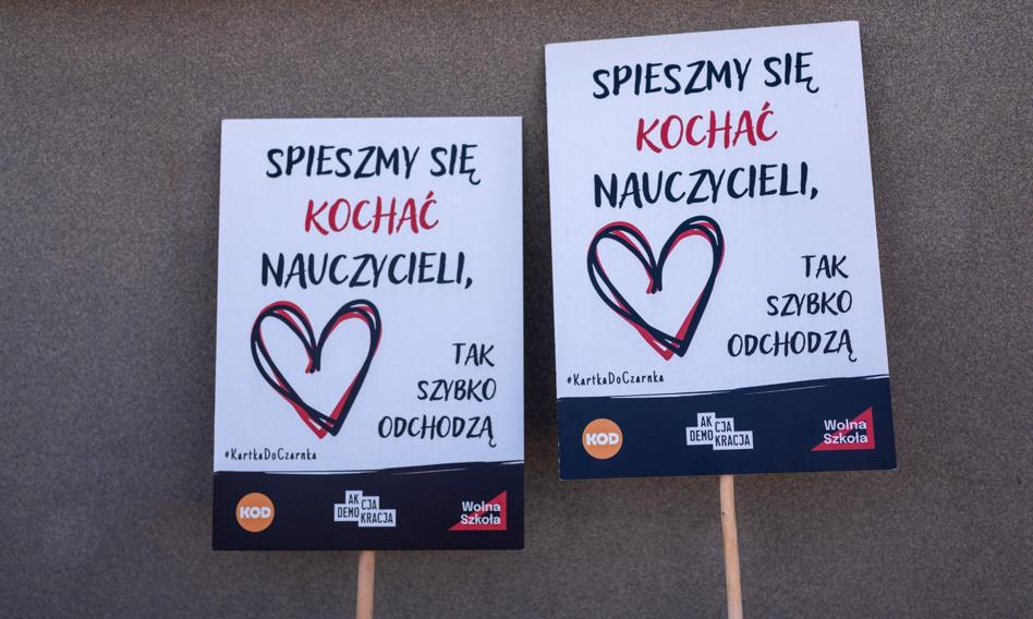 Ile powinni zarabiać nauczyciele? "Potrzebny wzrost pensji w okolicach 600-800 zł brutto"