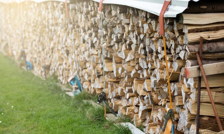 Sklepy rzekomo sprzedające drewno przez internet oszukały setki osób