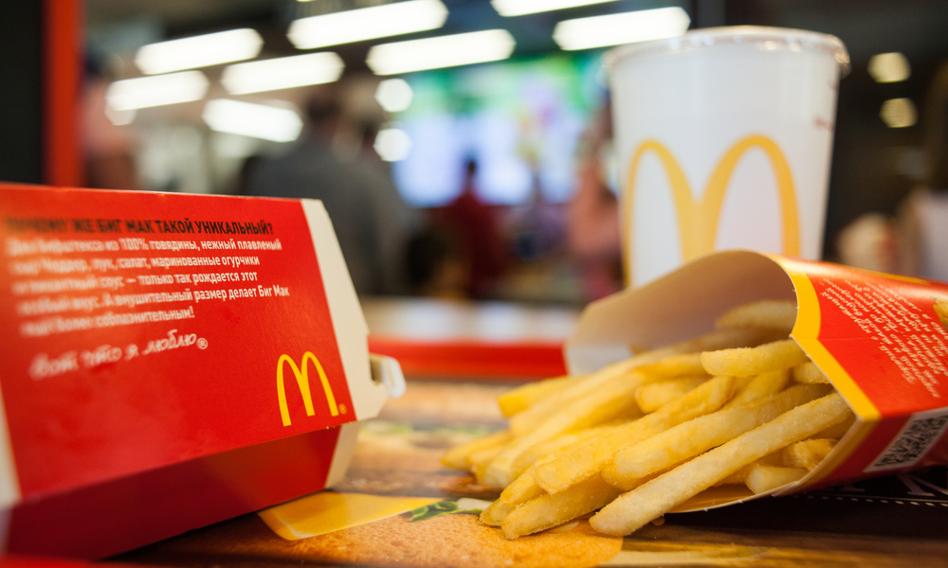 McDonald's opuszcza Białoruś. Łukaszenka: Sami potrafimy przekroić bułkę i wepchnąć kawałek mięsa
