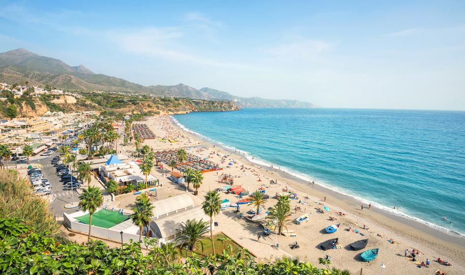 Zakaz palenia papierosów na plażach i plucia na chodniki w głównym mieście Teneryfy