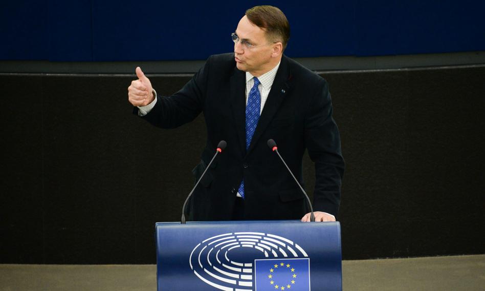 Media: Radosław Sikorski w pierwszej trójce europosłów odbywających sponsorowane wyjazdy zagraniczne