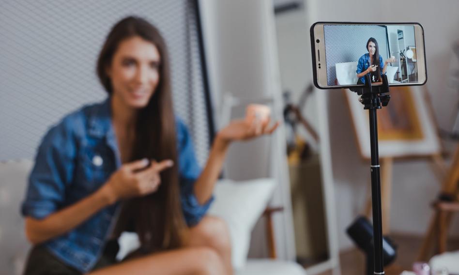 Influencerzy na cenzurowanym. Francja bierze się za kontrowersyjne praktyki w social mediach