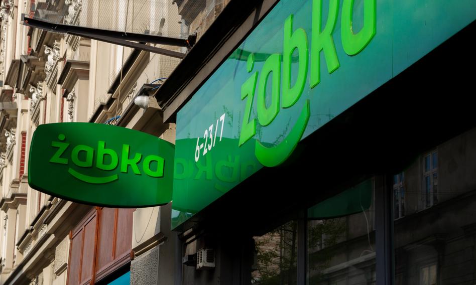 Hot dog do papierosów. Resort zdrowia bierze Żabkę na tapet
