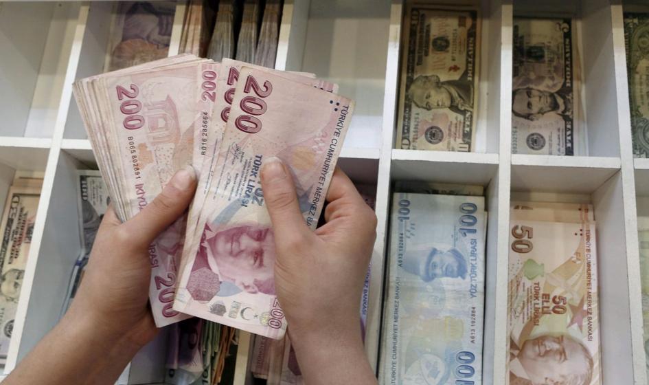 Kierowcy zapłacą za trzęsienie ziemi. Turcja podnosi podatki na paliwa o 200 proc.