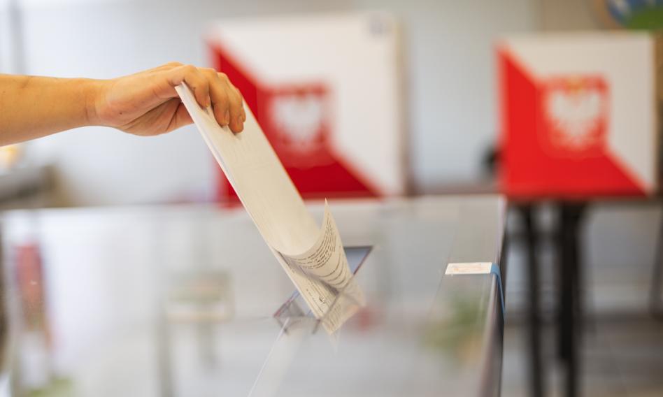 Prawie co czwarty Polak, który chce wziąć udział w wyborach, nie wie, na kogo zagłosuje
