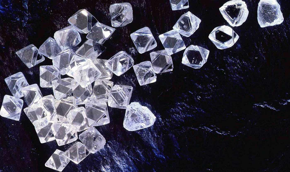 KAS udaremniła kolejny przemyt diamentów. Były warte 1,5 mln zł