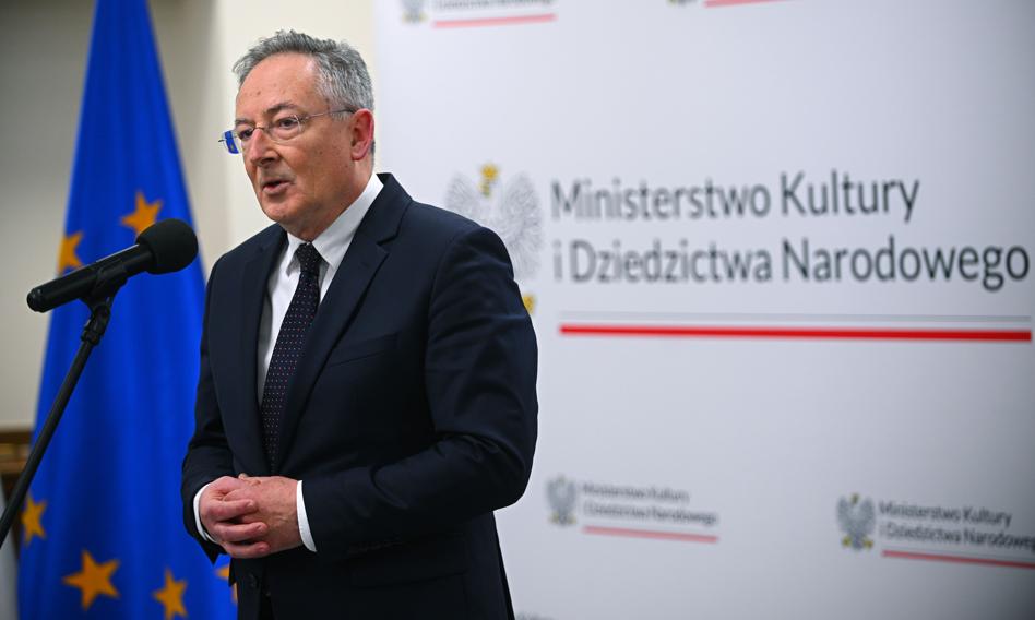 Sienkiewicz o "kompulsywnym wydawaniu publicznych pieniędzy" przez PiS. 175 mln zł w dwa miesiące