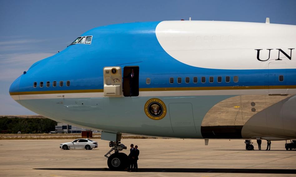 Air Force One regularnie okradany. "Tylko na pamiątkę"