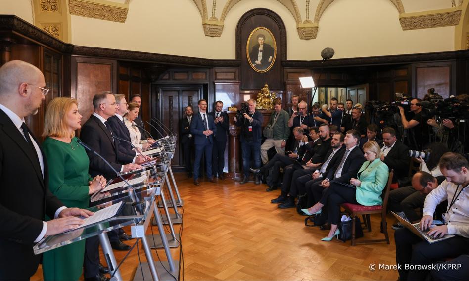 Europejscy przywódcy w Pradze: Amunicja za 1,6 mld euro dla Ukrainy, w tym 800 tys. pocisków