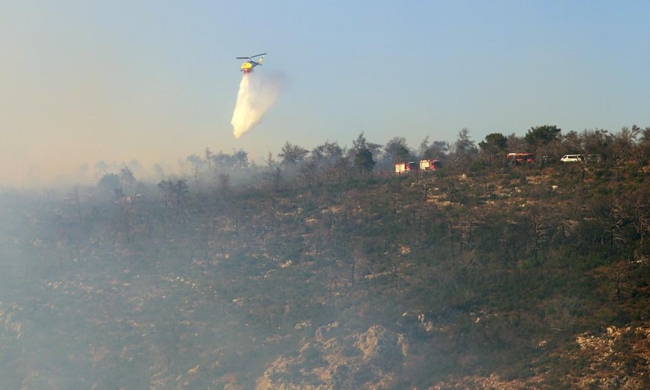 Grecję pustoszą pożary. 200 strażaków walczy koło Aten