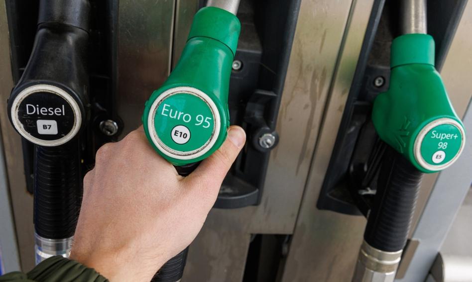 Na kierowców powinny czekać obniżki cen paliw. Autogaz może jednak zdrożeć