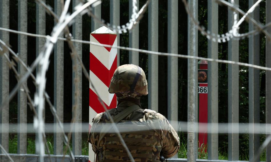MON: Sytuacja na granicy z Białorusią zmienia się w terrorystyczną