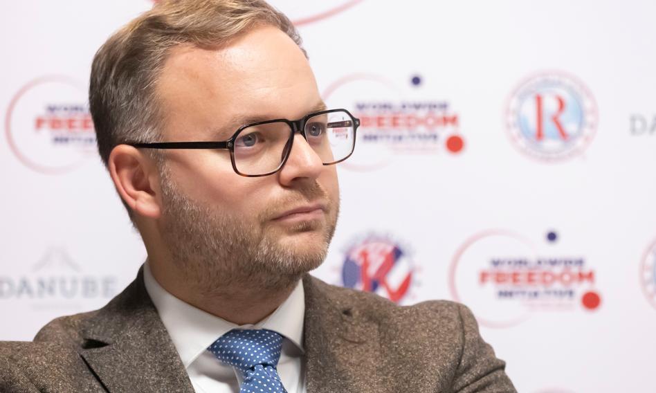 Członek gabinetu Orbana oznajmia, że Węgry poddałyby się Rosji bez walki