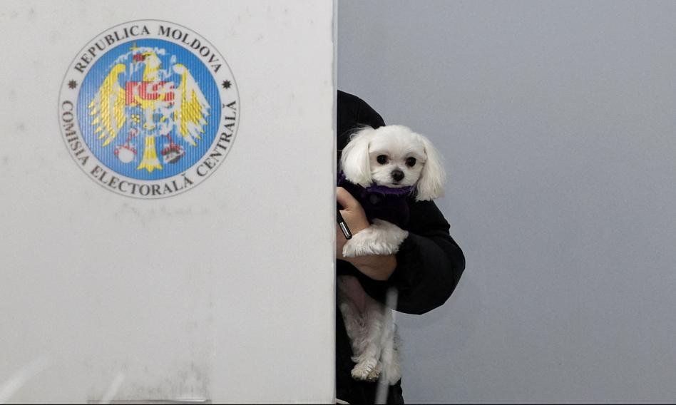 Mołdawia wybiera prezydenta. Trwa też referendum w sprawie wpisania eurointegracji do konstytucji