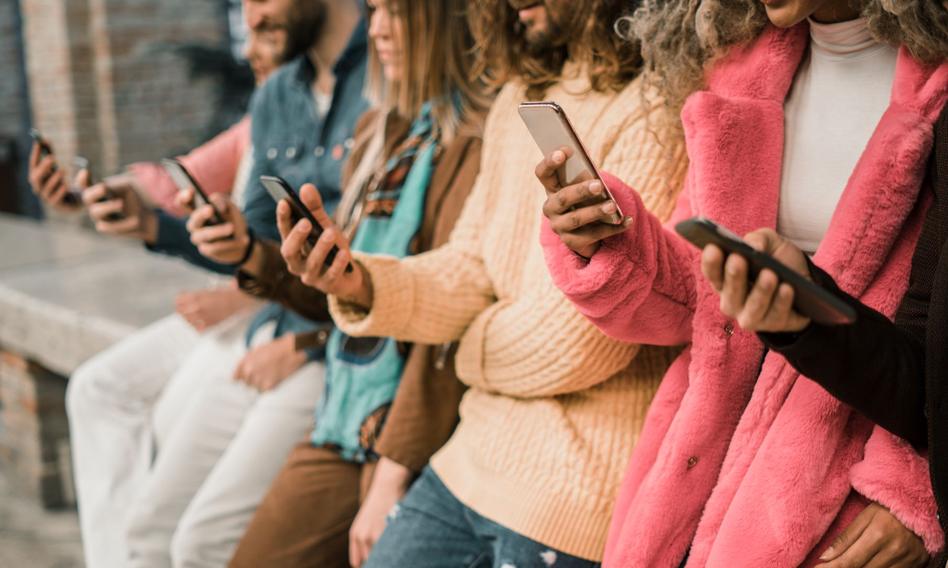 W tym kraju zakaz korzystania z telefonów komórkowych w szkołach jest coraz bliżej