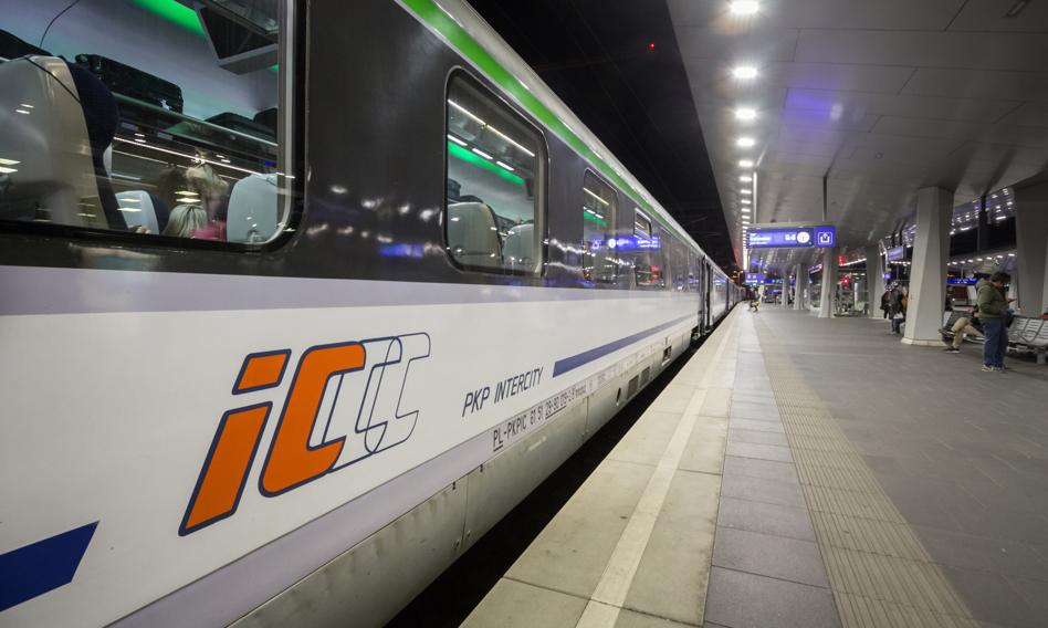 Koleją z Pragi nad polskie morze. Pierwszy pociąg wyruszył z opóźnieniem