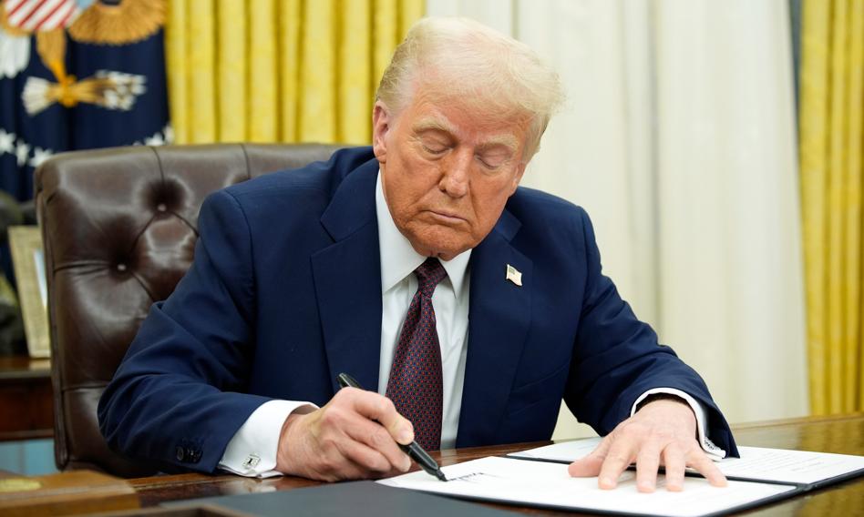 Trump zapowiada kolejne cła. Chce uderzyć w UE "kraj po kraju"