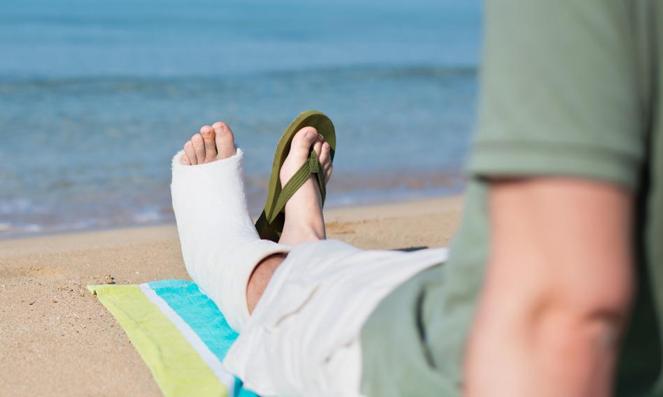 Na L4 za granicę? Resort finansów krytykuje rewolucję w zwolnieniach lekarskich