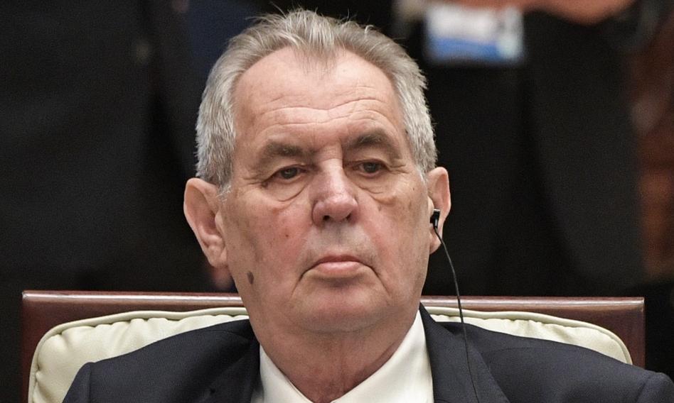 Afera w Czechach. Były prezydent miał zlewać otwarty alkohol i częstować przywódców, m.in. Andrzeja Dudę