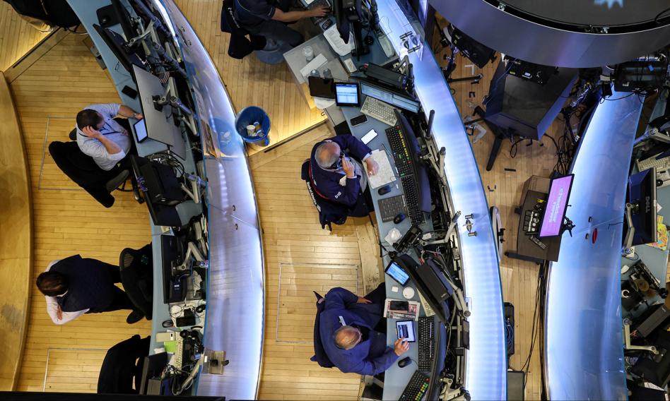 Giełdy na Wall Street kończą tydzień umiarkowanymi spadkami