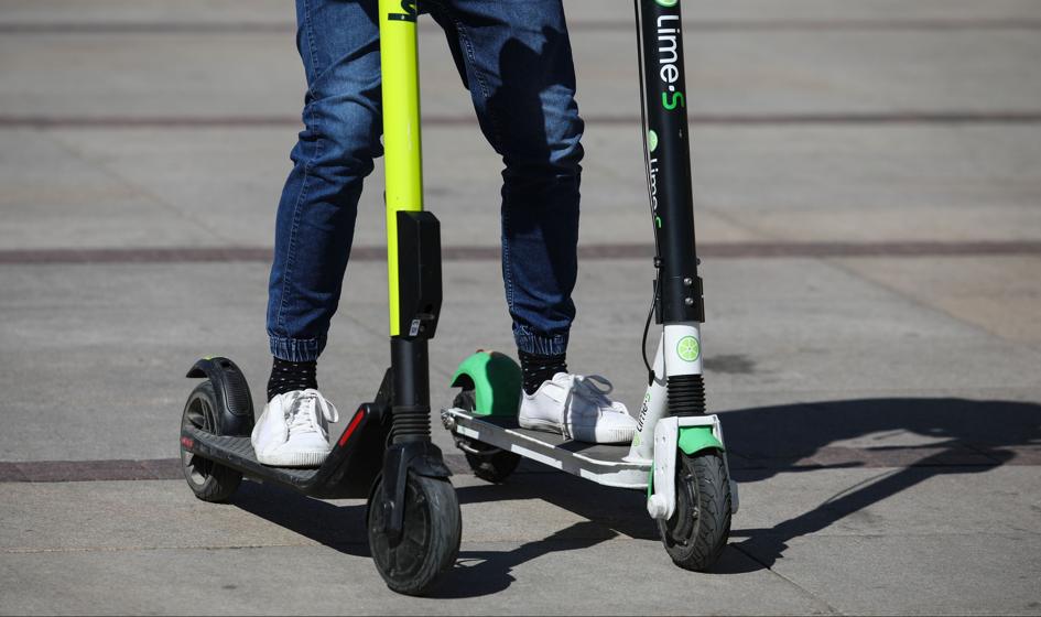 "Dzieciaki pędzą na hulajnogach 80 km/h bez kasków". Neurolog przestrzega rodziców