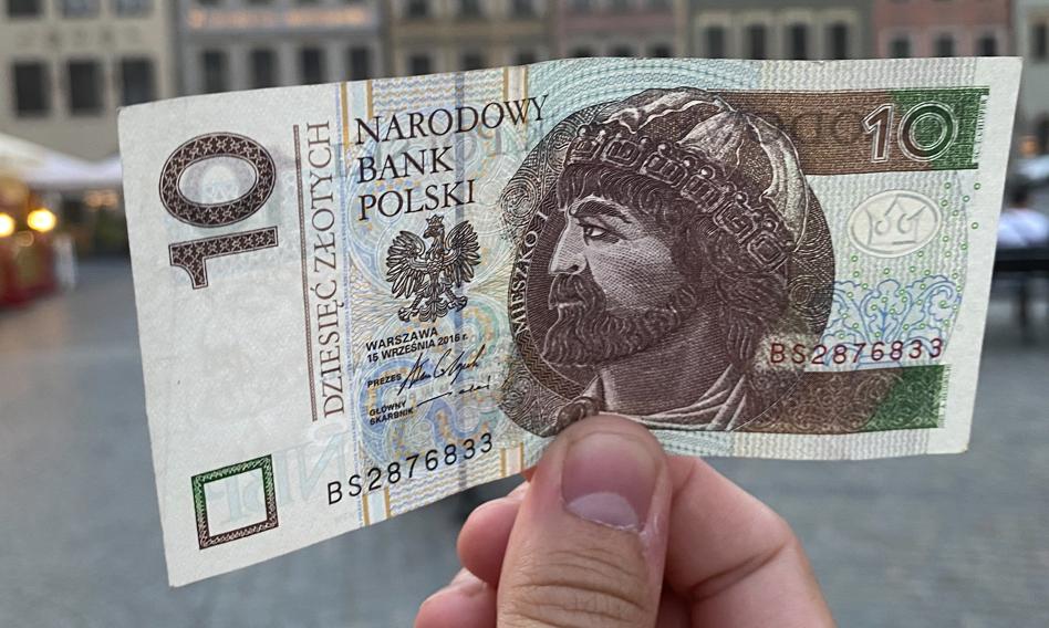 Rośnie liczba gospodarstw oszczędzających regularnie. Nowe dane GUS