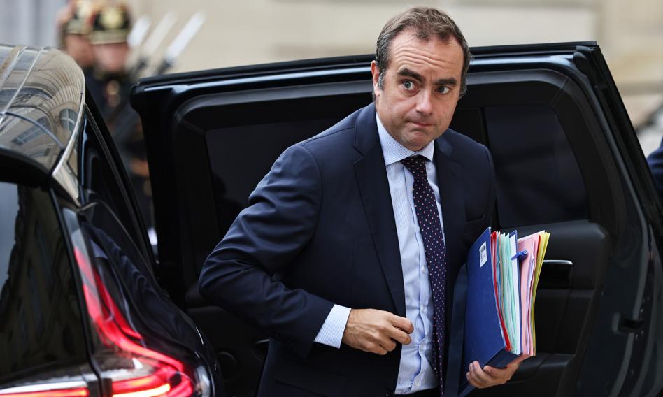 Nowy premier Francji wycofał się z pomysłu skasowania dwóch dni wolnych