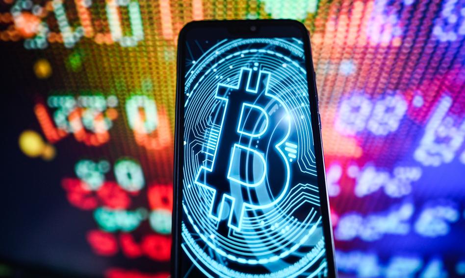 Bitcoin najniżej od maja, kryptowaluty w odwrocie. Oto przyczyny