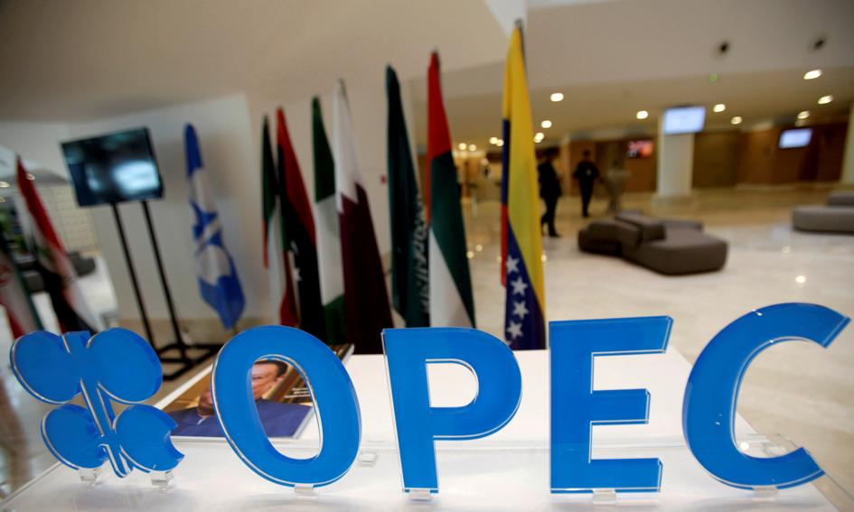 OPEC+ wstrzymuje wzrosty wydobycia ropy naftowej. Pada termin