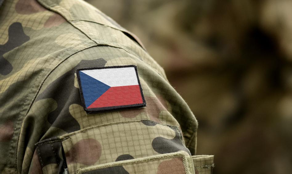 Praga oddala się od Kijowa? Szef MON nie ma zamiaru jechać na Ukrainę