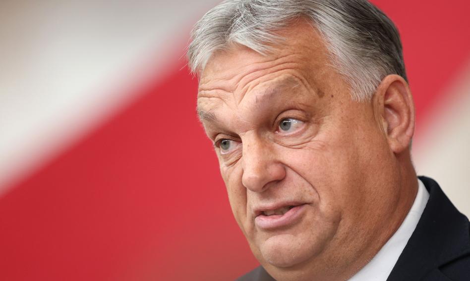 Orban przestrzega przed przegraną Fideszu. "Będzie wojna i wielkie masy imigrantów"