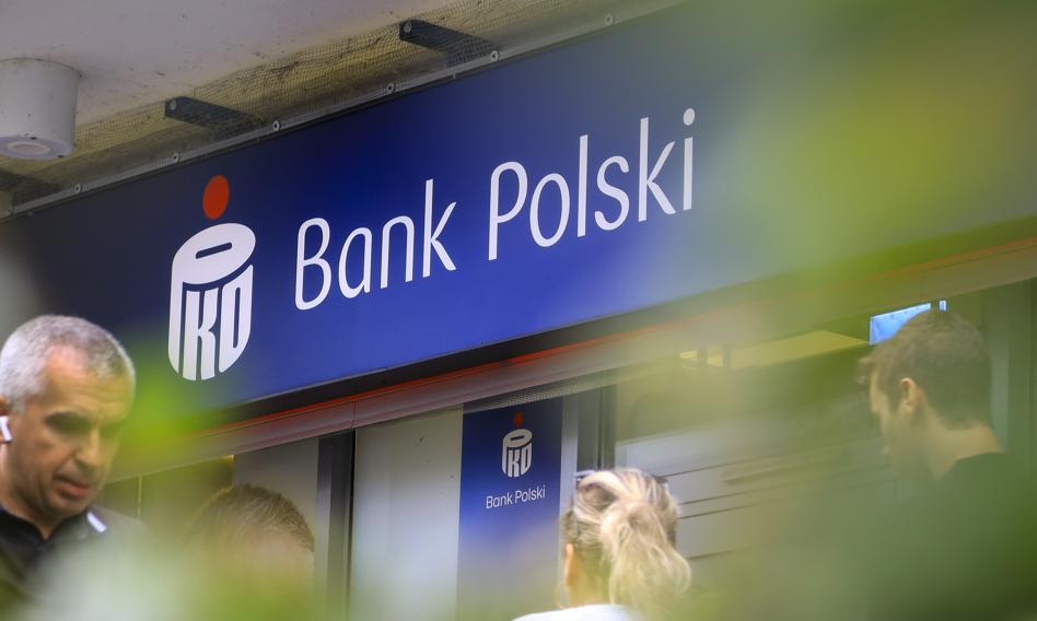 Spór o nagrody w PKO BP. Pracownicy z wypowiedzeniem mówią o „karze za odejście”