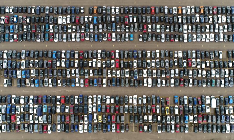 Policyjne parkingi pękają w szwach. Rekordowe konfiskaty samochodów w Polsce