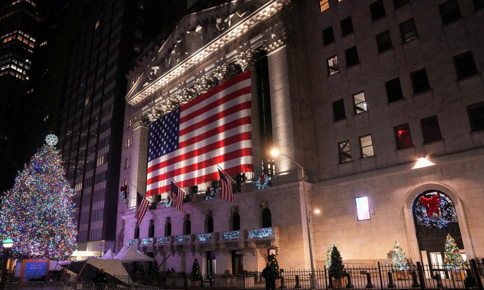 Krucha stabilizacja na Wall Street. Rynek ropy reaguje na sprzeczne sygnały
